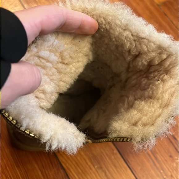UGG BOOTS - Picture 7 of 8